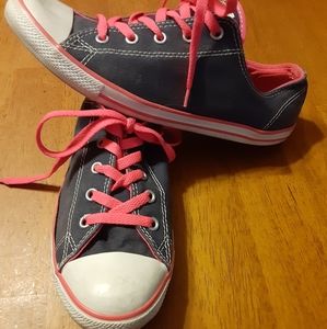 Ladies Navy/Magenta Sz.9 Converse